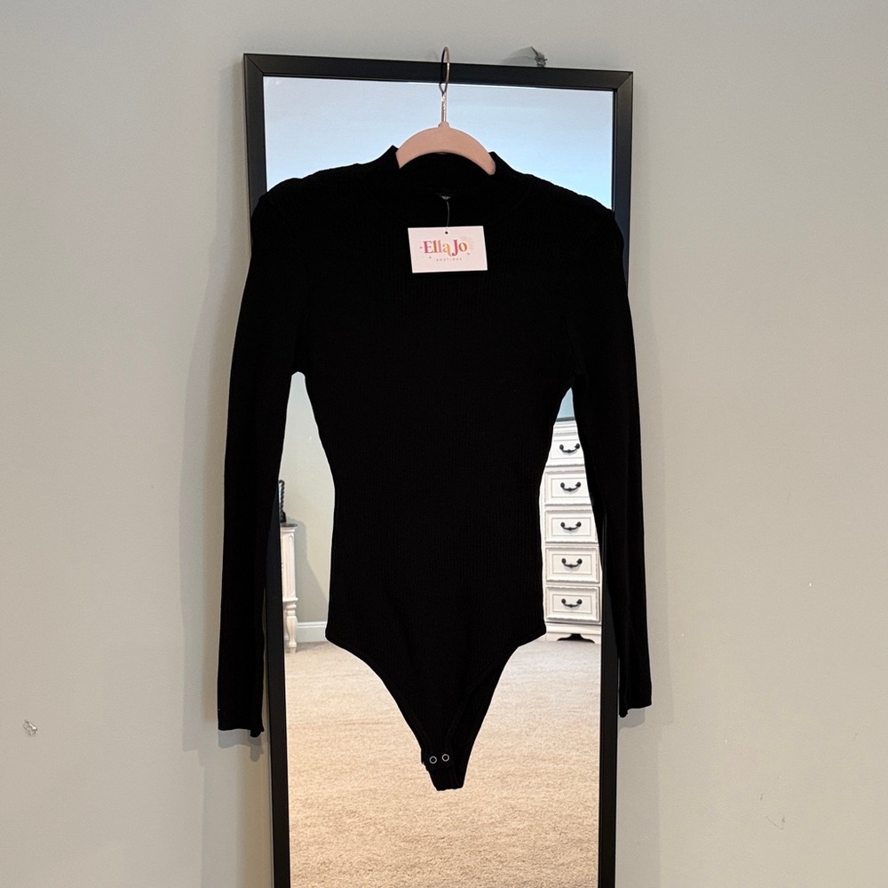 Ella Jo Black Ribbed Top